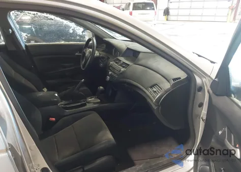 2009 Honda Accord 2.4 Lx z USA, uszkodzony, nr VIN JHMCP26389C012137